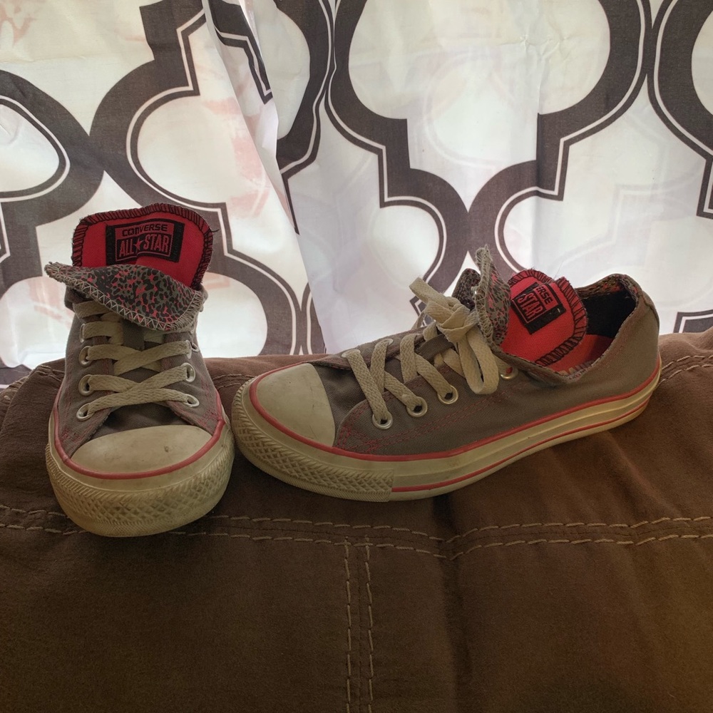 grey and pink converse